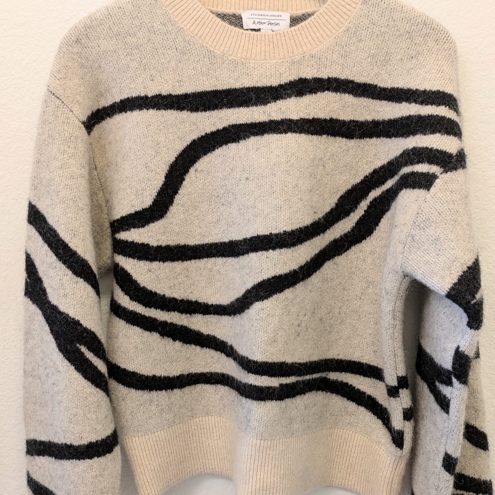 & Other Stories Cream and Black Crew Neck Sweater with Abstract Design - Picture 4 of 6